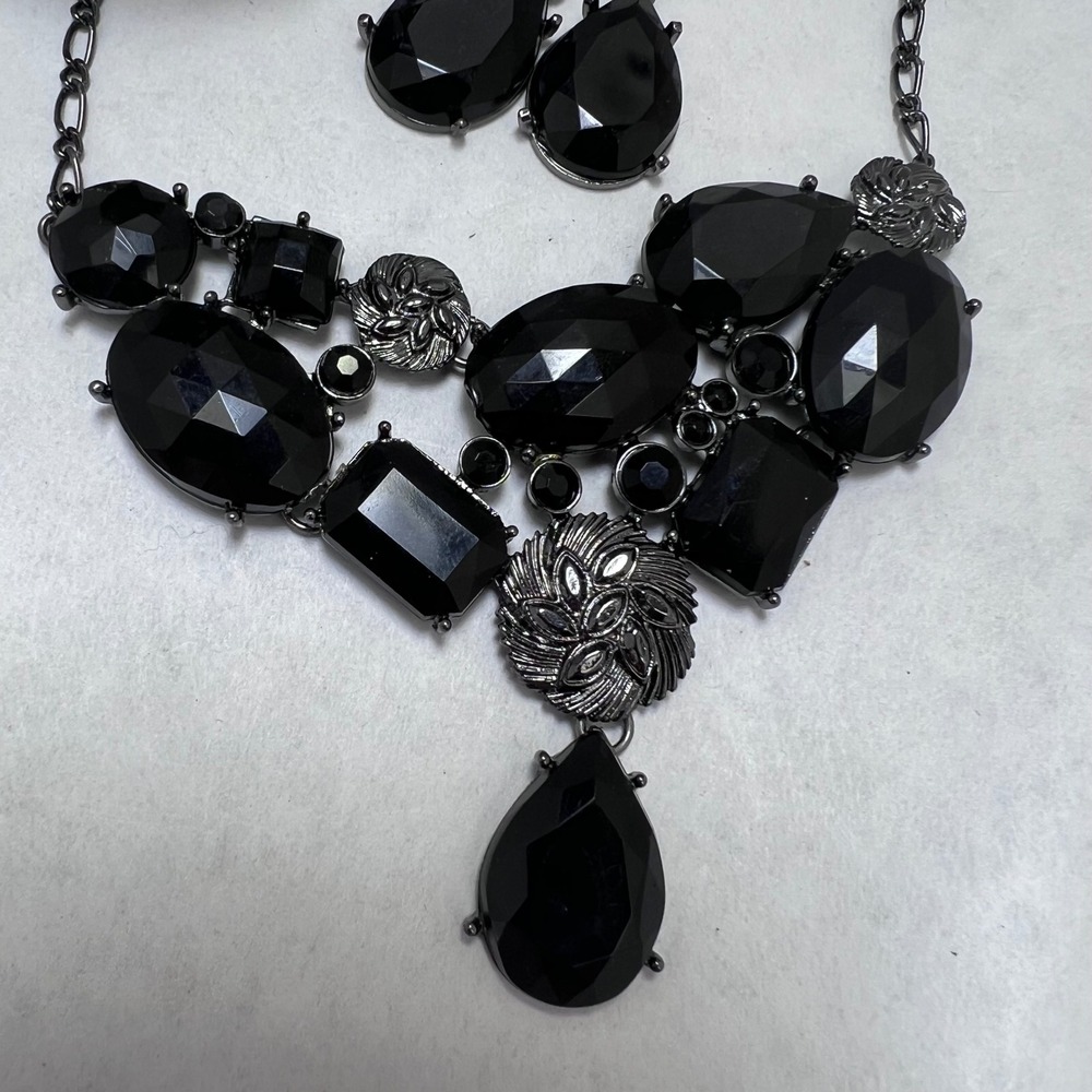Avon Black Gunmetal Bib Necklace Earrings‎ Stretch Bracelet Jewelry Set Gothic - Picture 2 of 9